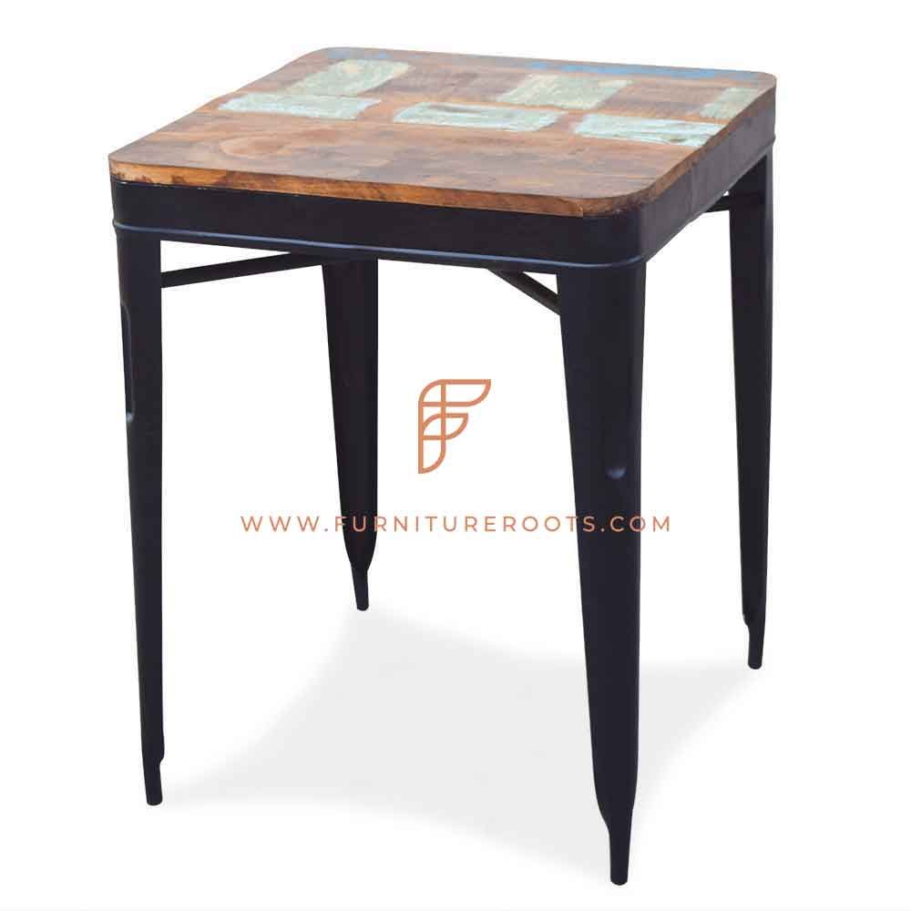 Tavolo da pranzo quadrato in metallo serie FR Tables con piano in legno di recupero