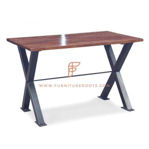 FR Tables Series industriële eettafel met laterale kruispootvoet en houten tafelblad